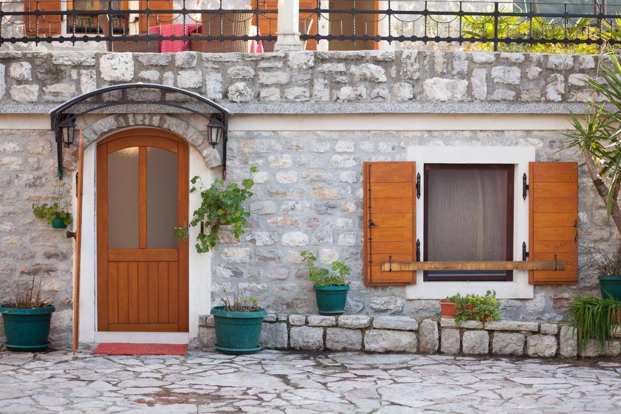 Apartments Villa Serventi Tivat Kültér fotó