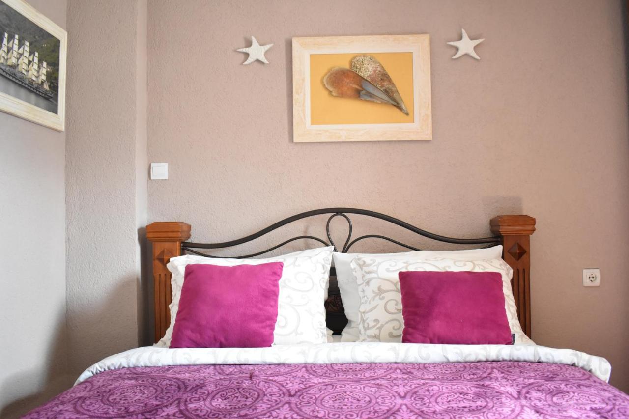 Apartments Villa Serventi Tivat Kültér fotó